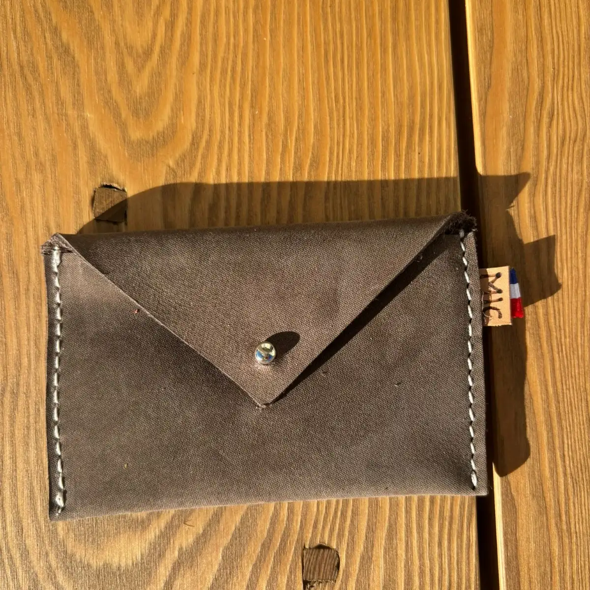 Petite pochette en cuir lisse taupe pailleté