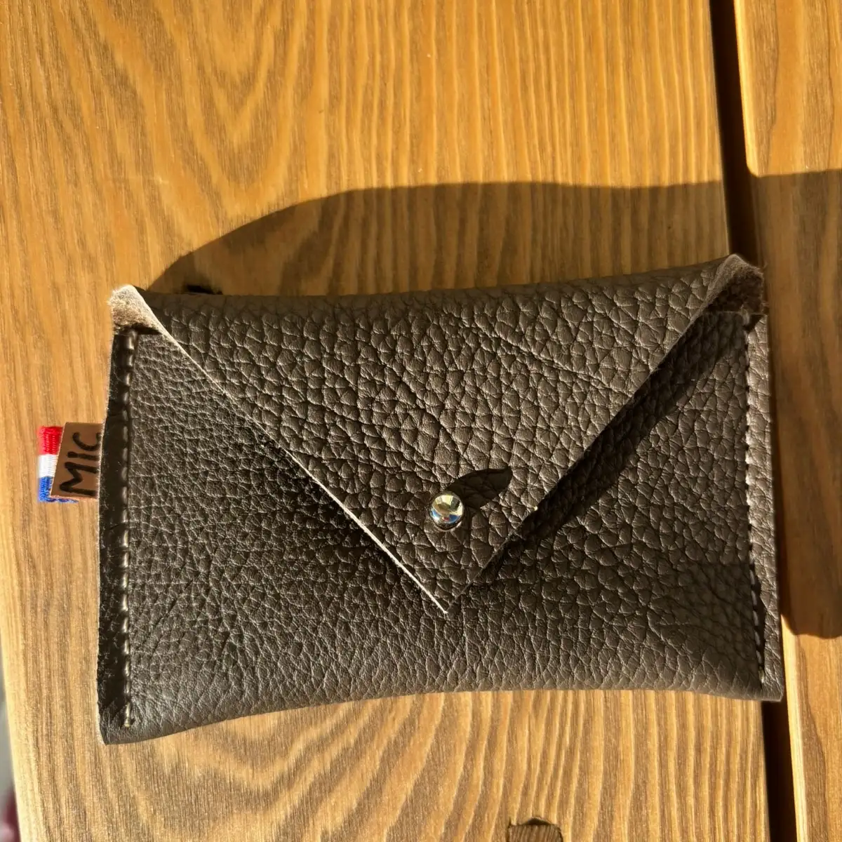 Petite pochette en cuir taupe grainé