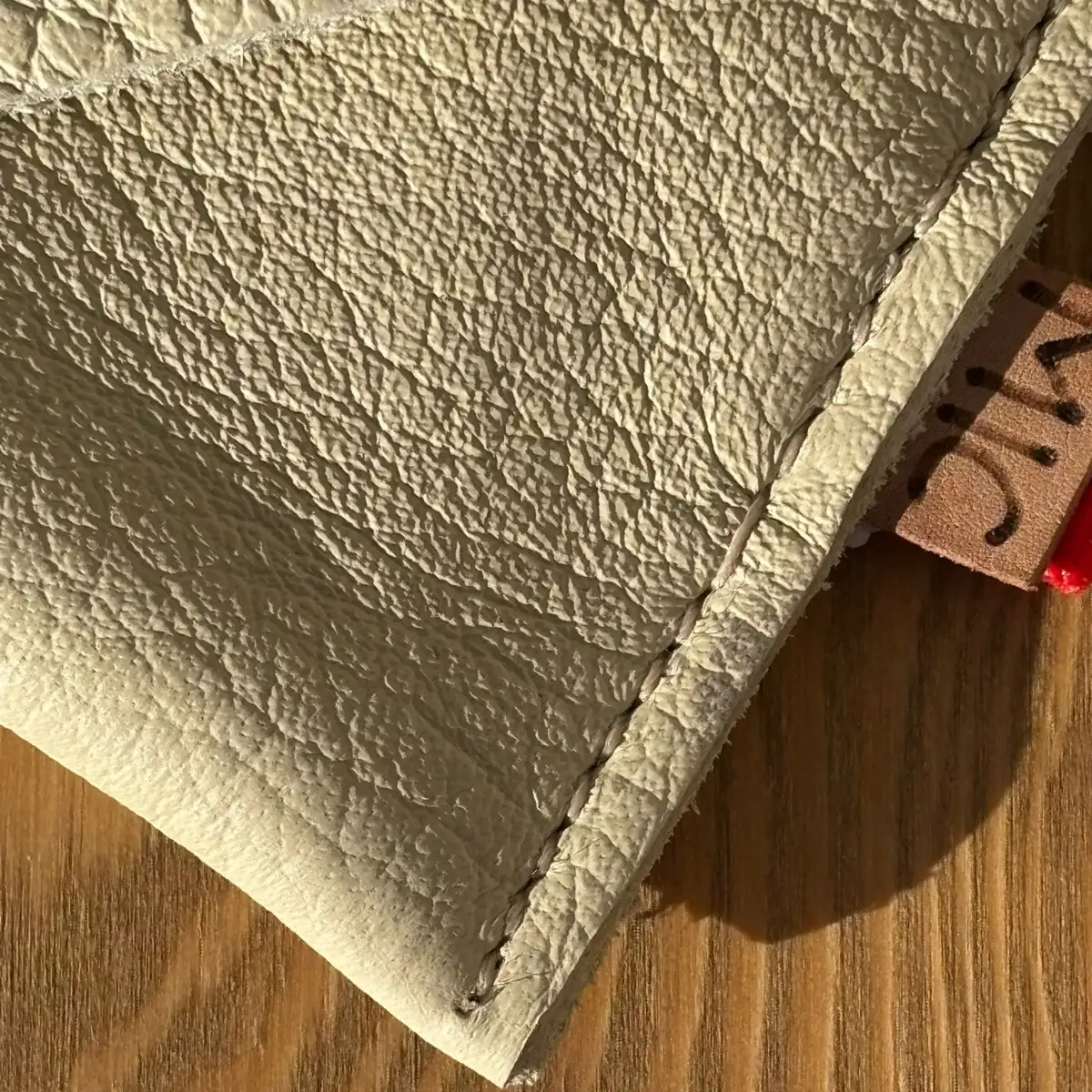 Petite pochette en cuir grainé blanc