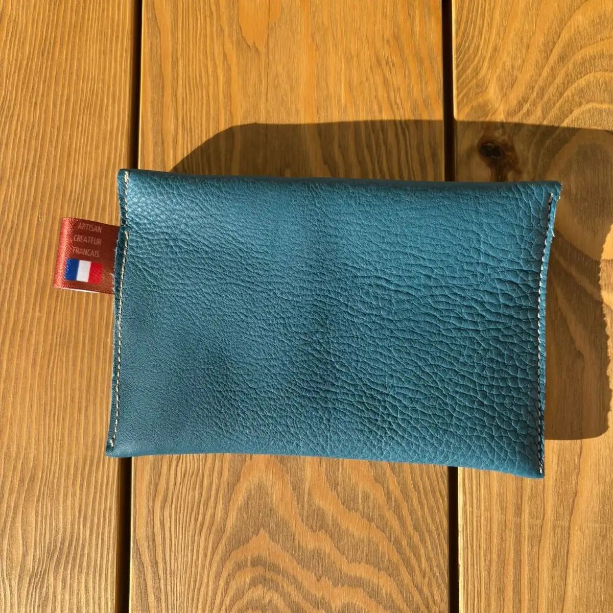 Moyenne pochette en cuir grainé bleu canard