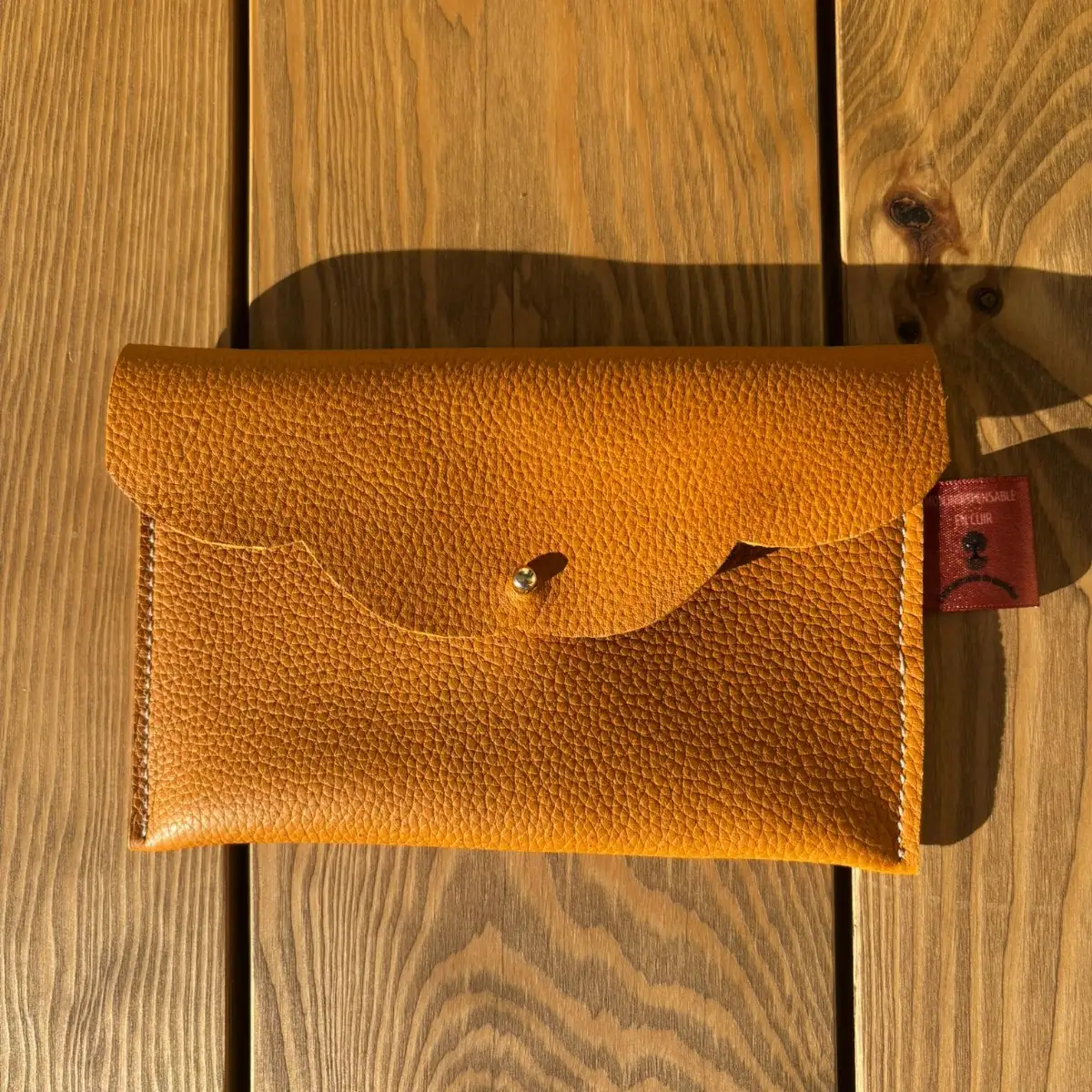 Moyenne pochette en cuir grainé moutarde